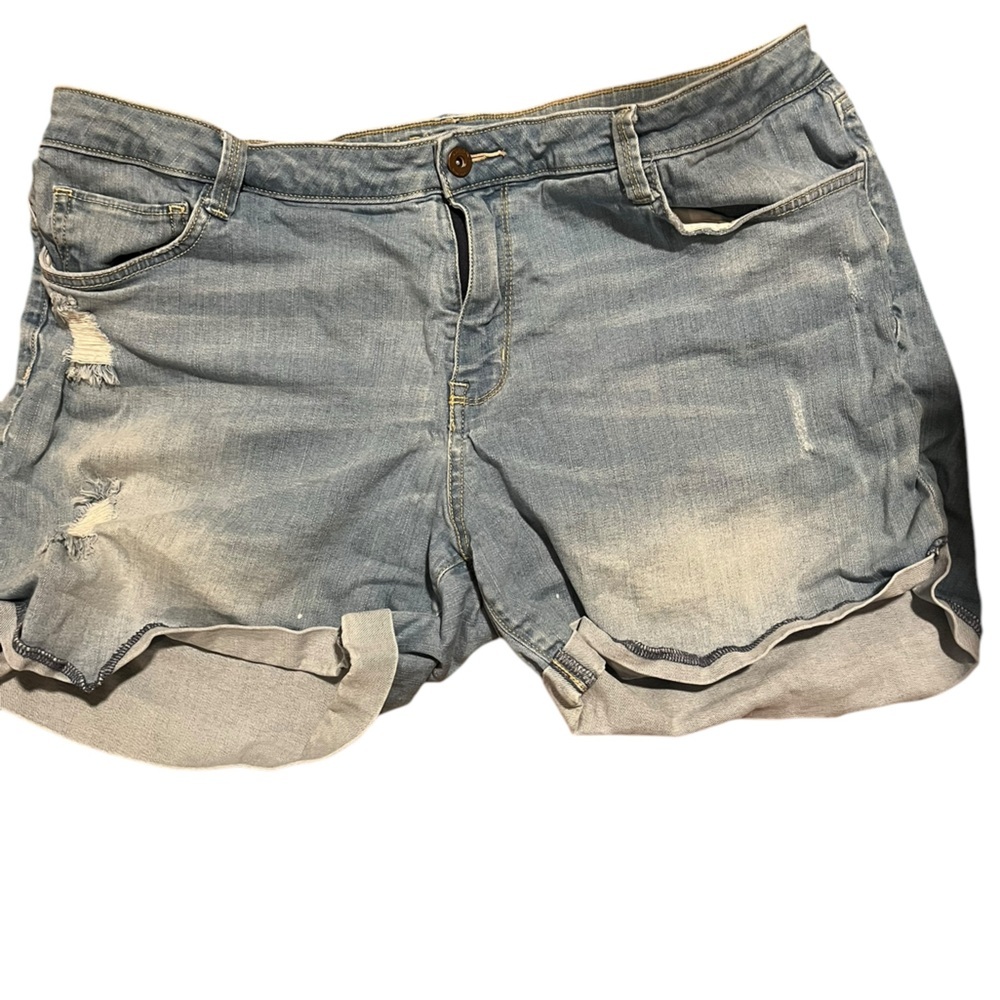 Women’s Arizona Jean Co denim distressed jean shorts size 19‎